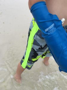 Waterproof cast cover for broken bone
