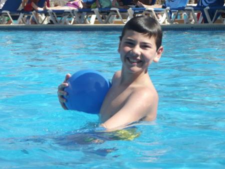 Swimming with a broken arm